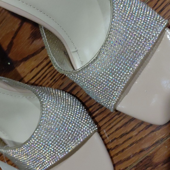 Bamboo Silver and Tan Women's Heels - Picture 9 of 9